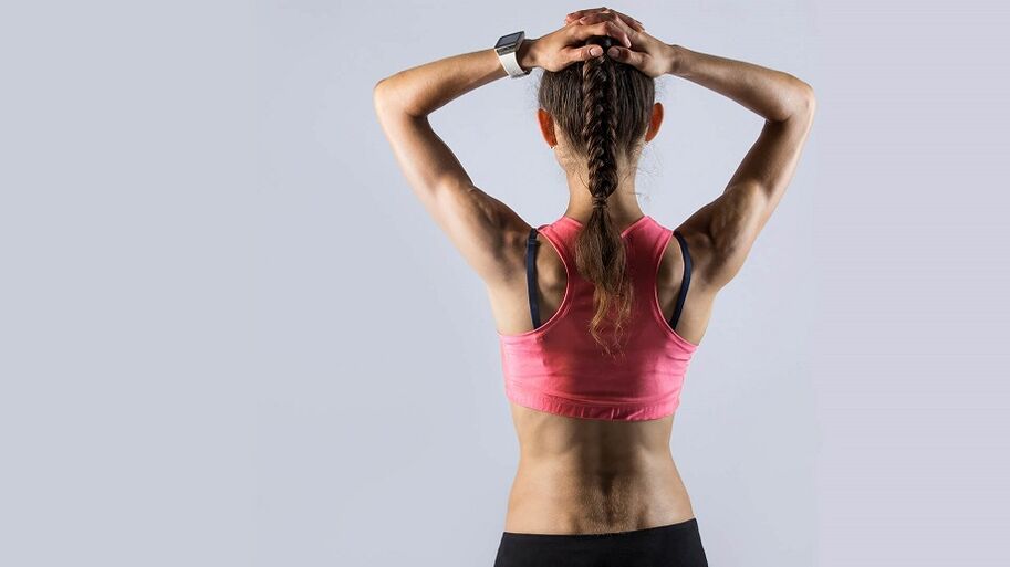 Corpo snello dopo esercizi di perdita di peso