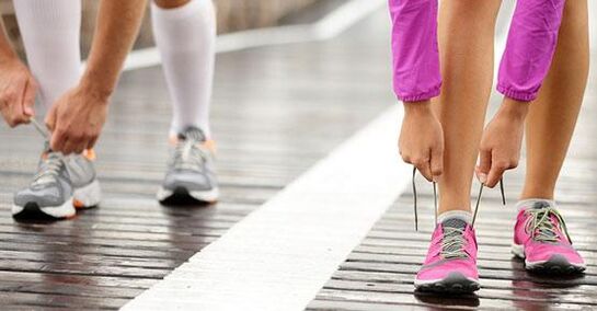 Allacciare i lacci delle scarpe prima di fare jogging per perdere peso