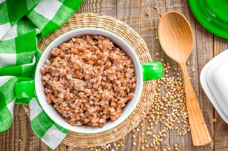 Porridge dietetico sfuso di grano saraceno nella dieta di chi vuole perdere peso