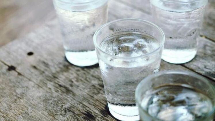 Quando si utilizzano diuretici per la perdita di peso, è necessario bere molta acqua. 
